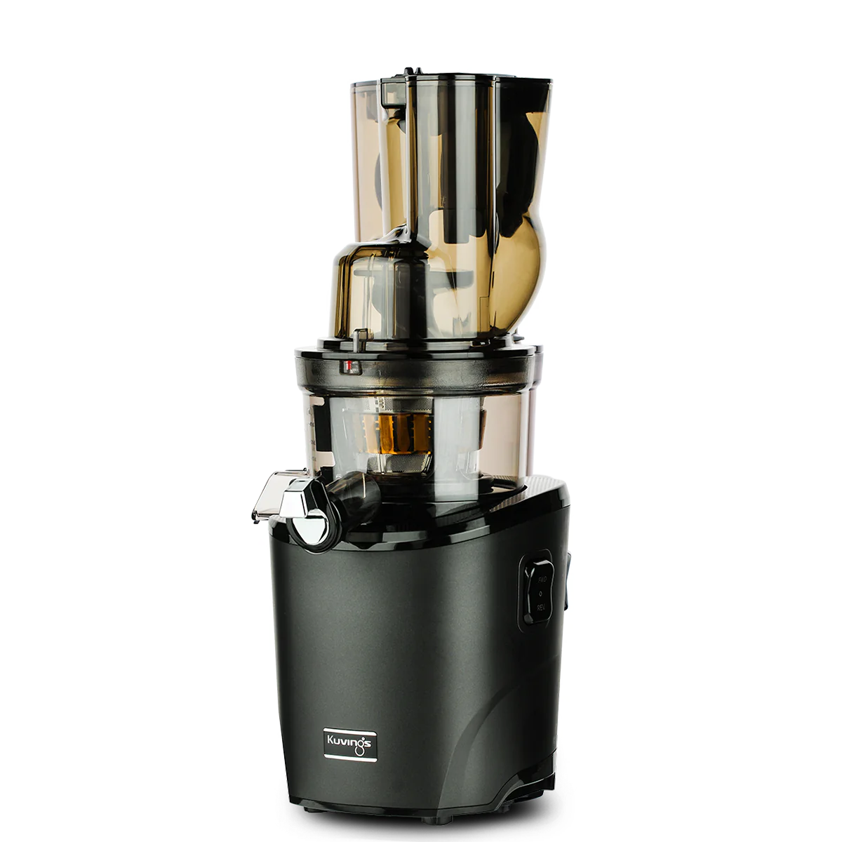 מסחטת REVO830 שחורה - מסחטת מיץ איטית עם חלק עליון ענבר שקוף, Auto-Cut Chute עבור סחיטה יעילה, פיית מיץ ולוח בקרה, מוצג על רקע לבן.